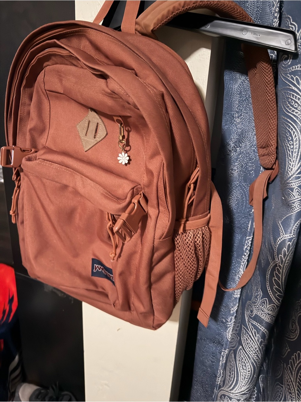 JanSport Main Campus FX Backpack – 15-Inch Laptop Bag, Leather Trim, Basic Brown - Picture 4 of 6